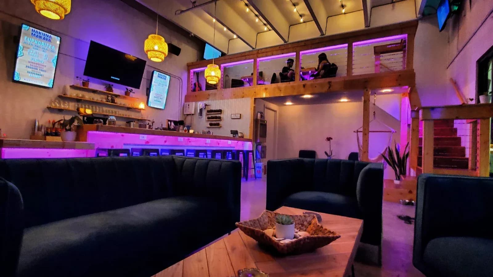 Inside or outside Hakuna Makava